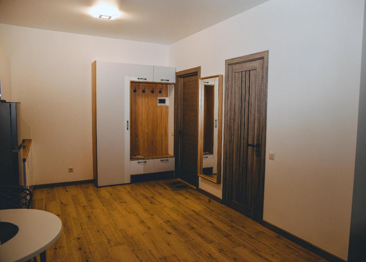 Four Rooms Apartments Tcherkássi Exterior foto